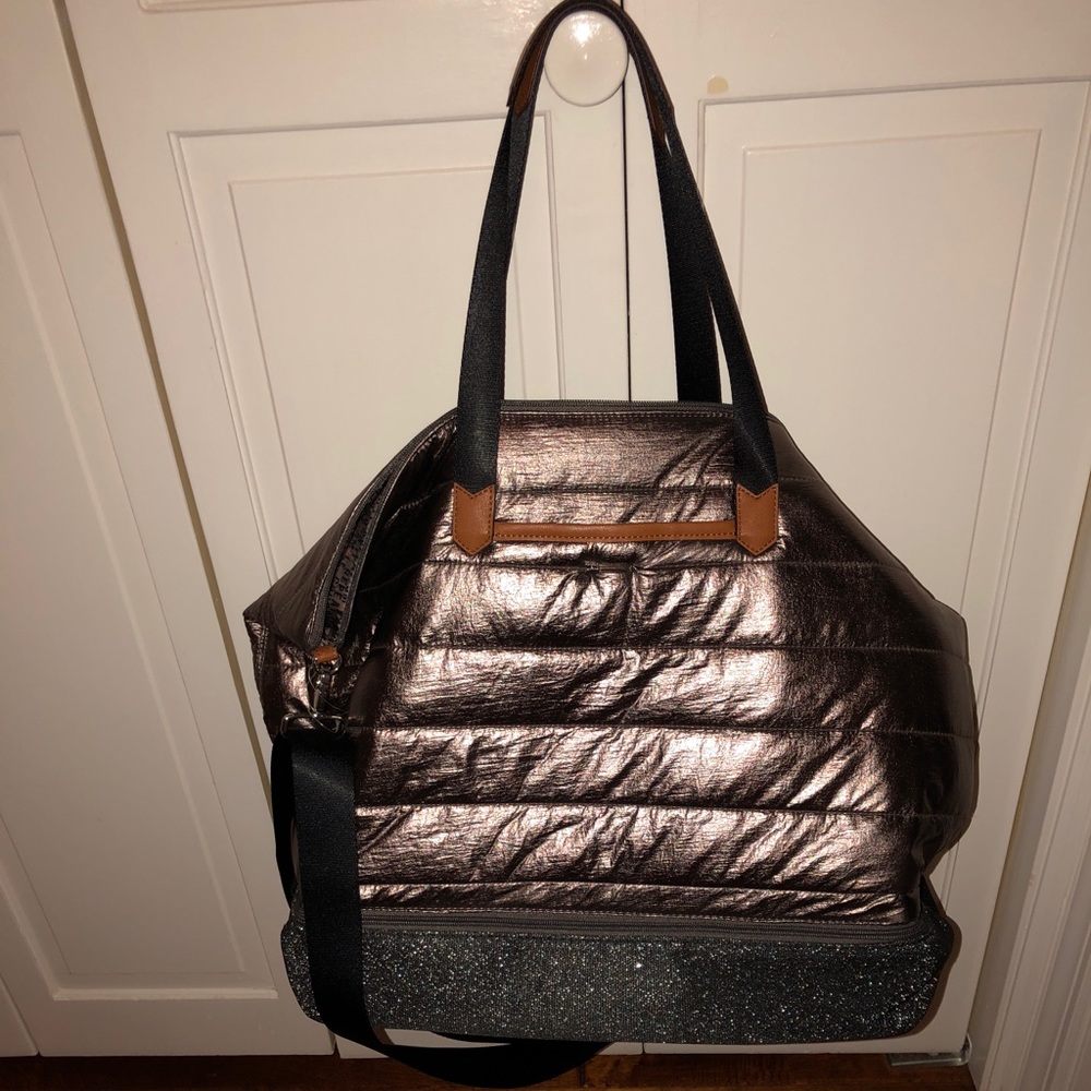 Stella & Dot Rose Gold crush it bag.   Like new!!